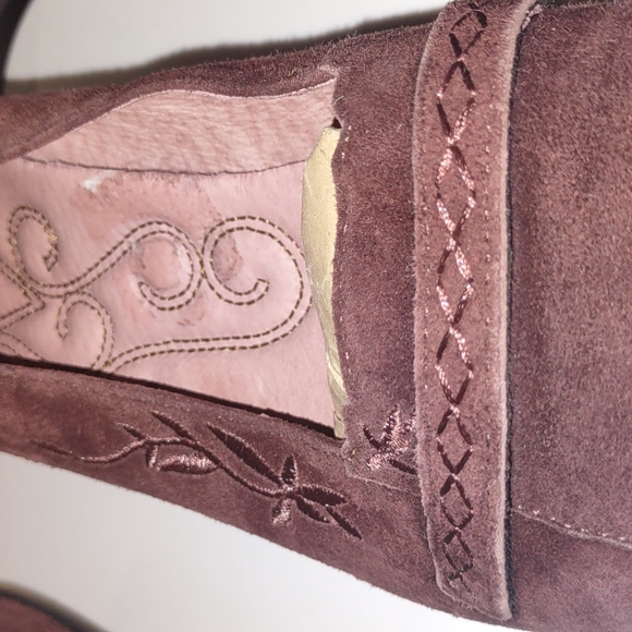 NWOT CLARKS "ARTISAN COLLECTION" SUEDE FLATS - Picture 3 of 4